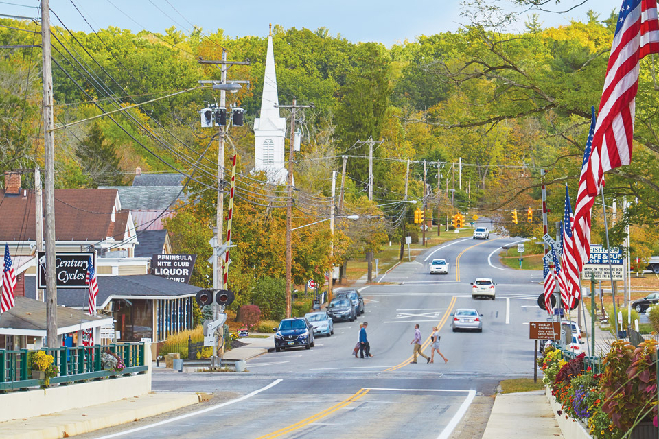 3 Tiny Ohio Towns That Are Worth A Road Trip