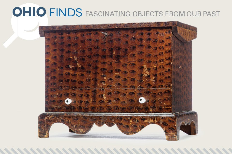 Miniature blanket chest Miniature blanket chest