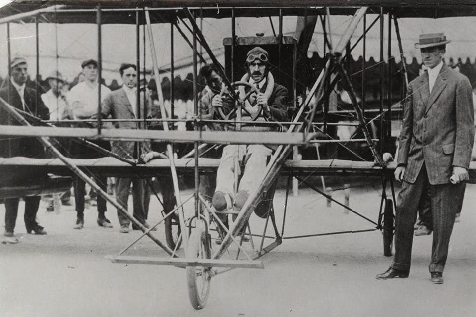 Glenn Curtiss prepares for flight at Cleveland’s Euclid Beach
