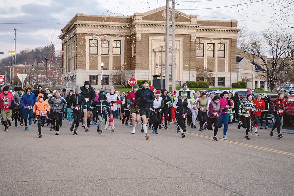 Group running in A Storybook Christmas 5K and 1 Mile Fun Run in downtown Zanesville (photo courtesy of Zanesville Muskingum County Convention & Visitors Bureau)