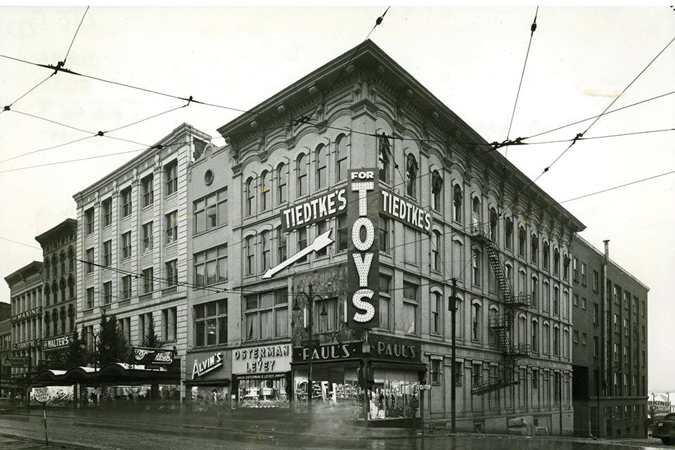 The exterior of Tiedtke’s department store in Toledo (photo by Milton Zink, Toledo Lucas County Public Library)