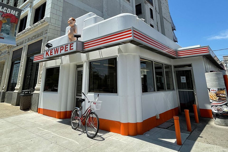 Exterior of Kewpee Hamburgers in downtown Lima (photo by Jim Vickers)