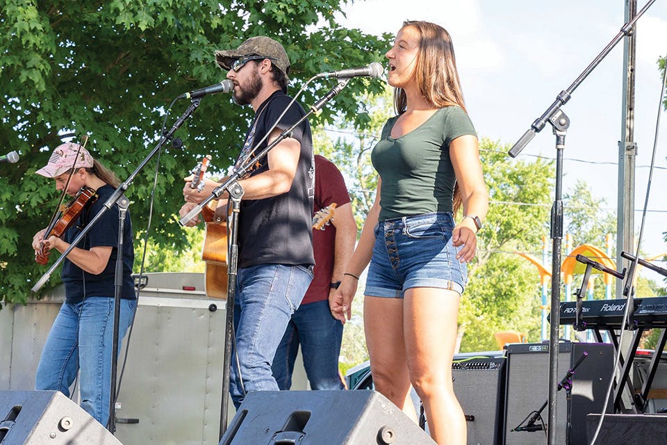 Performers at Battle of the Bands in Defiance (photo courtesy of Defiance Main Street & Visitors Bureau) Performers at Battle of the Bands in Defiance (photo courtesy of Defiance Main Street & Visitors Bureau)