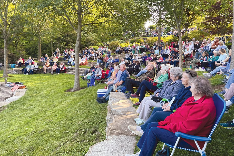 People sitting in lawn chairs watching Back Porch Swing Band (photo courtesy of Wayne County CVB) People sitting in lawn chairs watching Back Porch Swing Band (photo courtesy of Wayne County CVB)