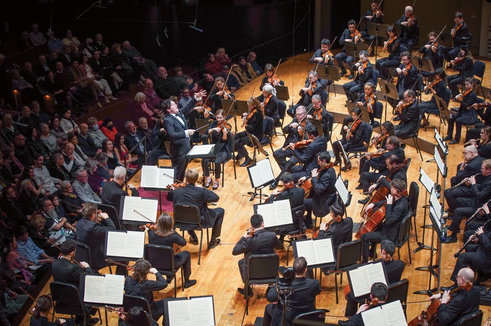 Cincinnati Orchestra playing Dvořák’s Symphony No. 7 at Cincinnati Music Hall (photo courtesy of Cincinnati Symphony)