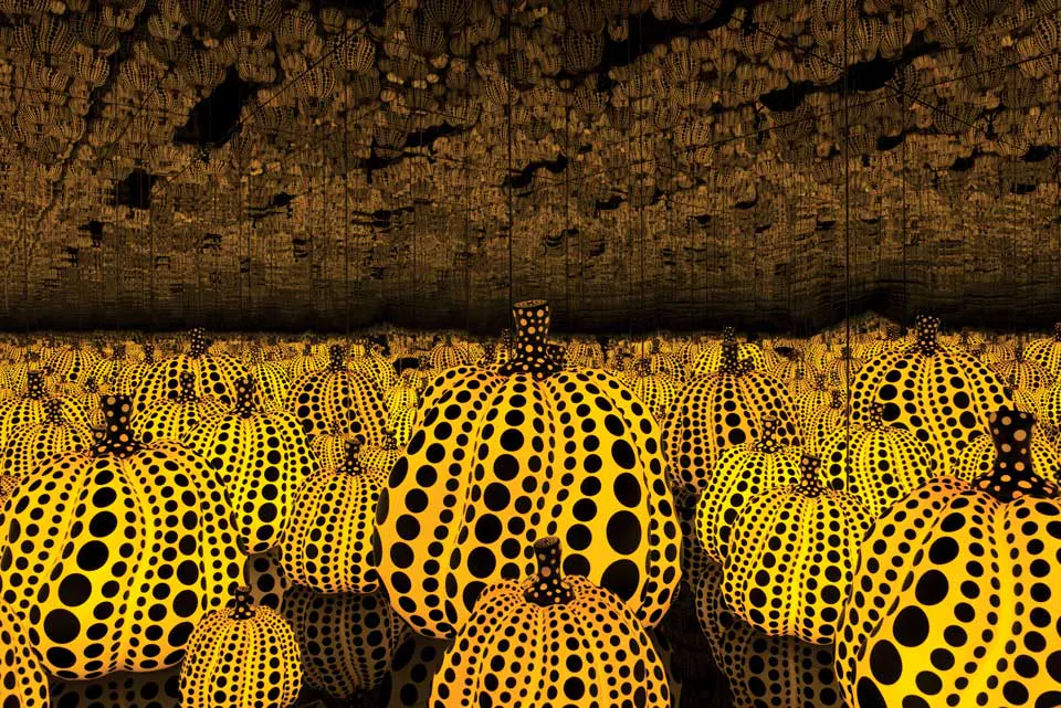 Yayoi Kusama’s “All the Eternal Love I Have for the Pumpkins“ at Cincinnati Art Museum (photo courtesy of Dallas Museum of Art, two x two for Aids and Art Fund, 2018. 12.A I. © Yayoi Kusama, courtesy OTA Fine Arts, Victoria Miro and David Zwirner)