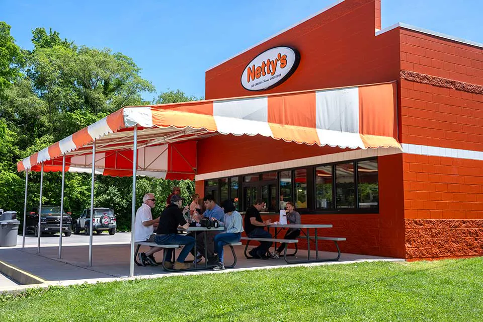 Exterior of Netty’s in Marblehead (photo by Doug Hinebaugh)