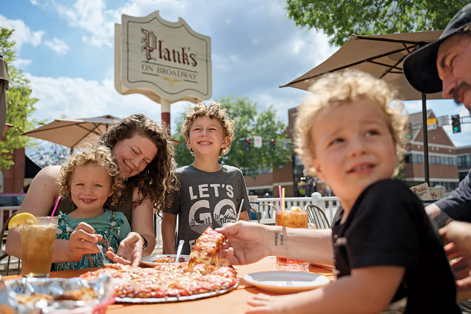 Family eating outside at Plank’s in Grove City (photo by Kevin Kopanski)